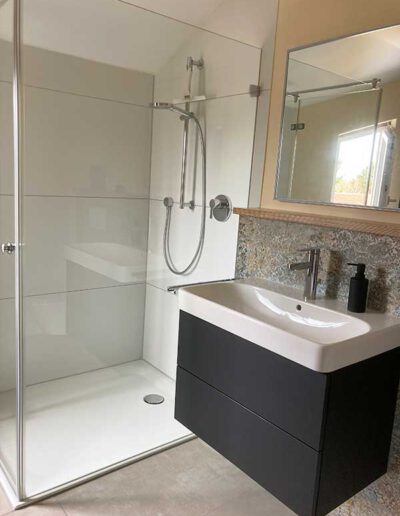 Badezimmer Sanierung Ergebnis von Sanitär Haustechniker Goran Dicent aus Rottenburg